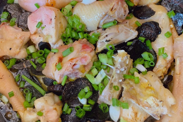 黑松露香蔥焗雞怎么做好吃，有哪些食用禁忌