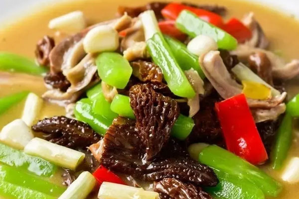 煮熟的羊肚菌能放冰箱嗎，泡發(fā)羊肚菌的水可以直接燒湯嗎