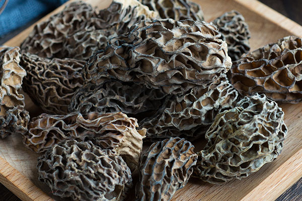 羊肚菌蜜棗乳鴿湯的功效作用 羊肚菌蜜棗乳鴿湯的功效作用