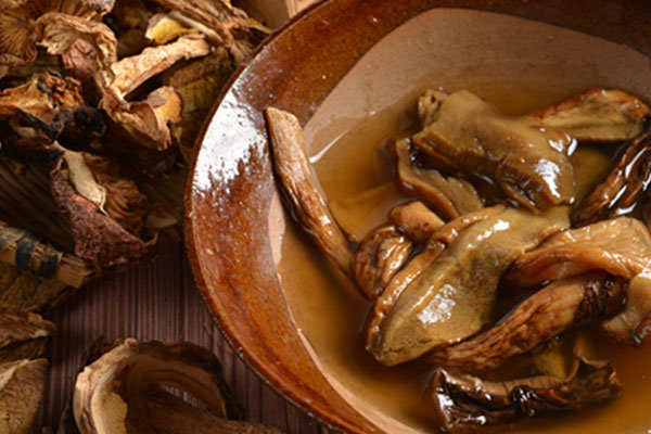 干牛肝菌怎么做好吃，牛肝菌用冷水泡還是溫水泡