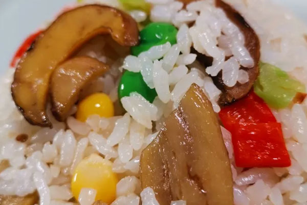 牛肝菌炒飯的做法 牛肝菌炒飯的做法