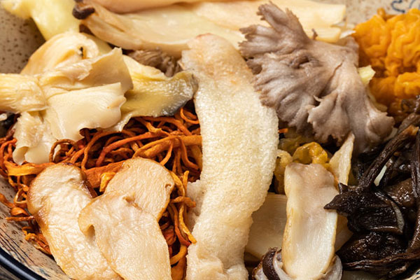 松茸金耳白參菌湯的功效作用 松茸金耳白參菌湯的功效作用
