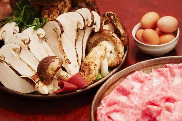 松茸和松樹傘蘑菇一樣嗎 松茸和松樹傘蘑菇一樣嗎