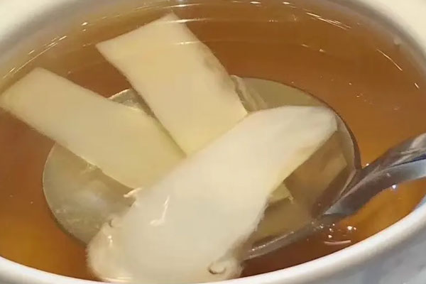 松茸雞湯用母雞還是公雞 松茸雞湯用母雞還是公雞