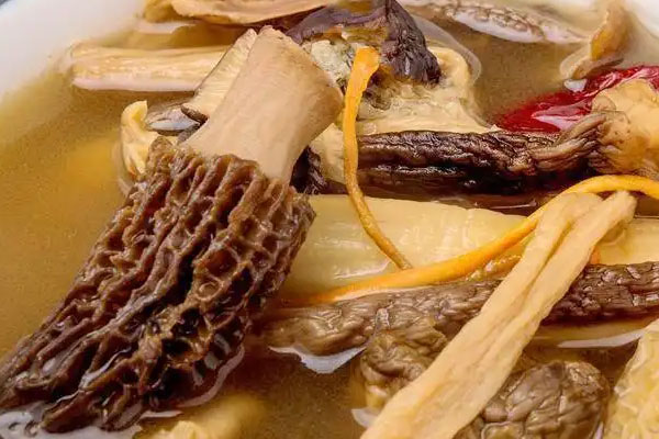 更年期女性可以吃羊肚菌嗎 更年期女性可以吃羊肚菌嗎