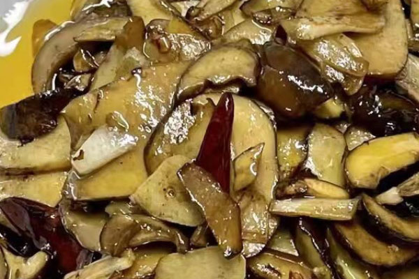 牛肝菌可以用高壓鍋壓?jiǎn)幔８尉词毂淅锟梢苑哦嗑? title=