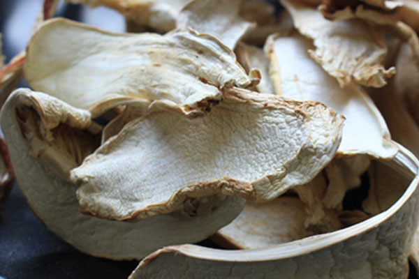 干松茸用冷水要泡多長(zhǎng)時(shí)間 干松茸用冷水要泡多長(zhǎng)時(shí)間