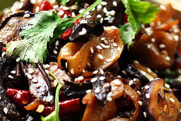 干鍋肥腸牛肝菌的功效作用 干鍋肥腸牛肝菌的功效作用