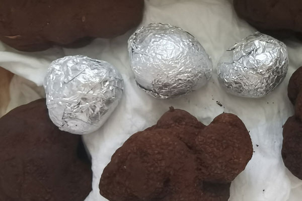 黑松露和白松露哪個(gè)貴 黑松露和白松露哪個(gè)貴