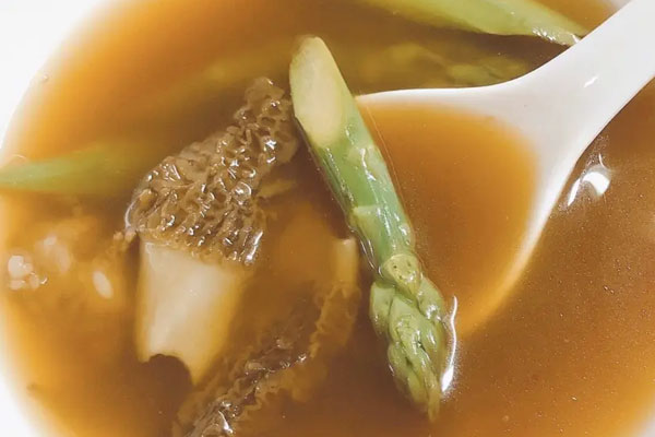 大的羊肚菌煲湯要不用切開 大的羊肚菌煲湯要不用切開