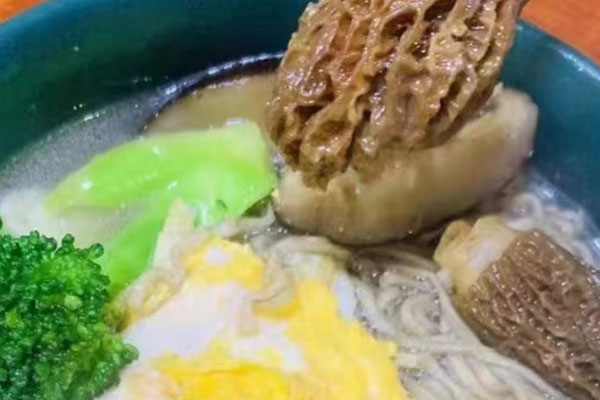 羊肚菌生吃了一個(gè)有事嗎 羊肚菌生吃了一個(gè)有事嗎