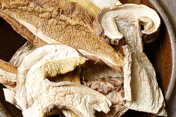 牛肝菌曬干了是什么樣子，牛肝菌曬干之前要洗嗎