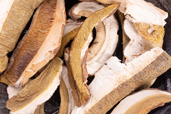 干品牛肝菌泡發(fā)難嗎 干品牛肝菌泡發(fā)難嗎