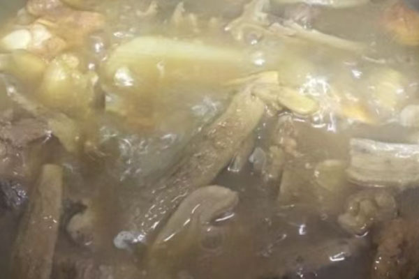 干品牛肝菌煲湯好喝嗎 干品牛肝菌煲湯好喝嗎