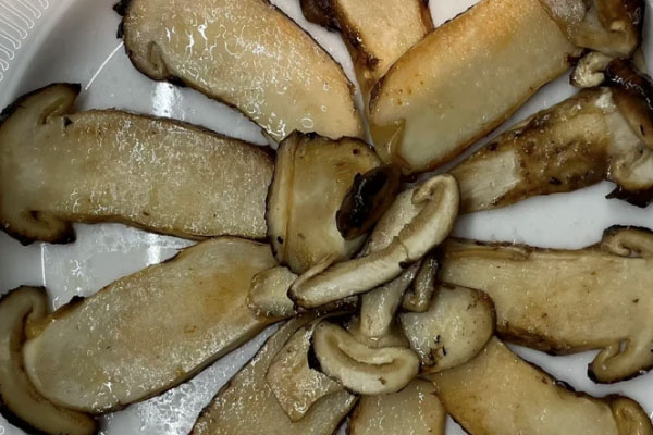 松茸是不是可以生吃，松茸皮可以吃嗎